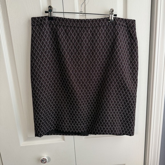 LOFT Dresses & Skirts - Loft Outlet Burgundy Gray Diamond Lined Mini Skirt Women's Size 12 Business